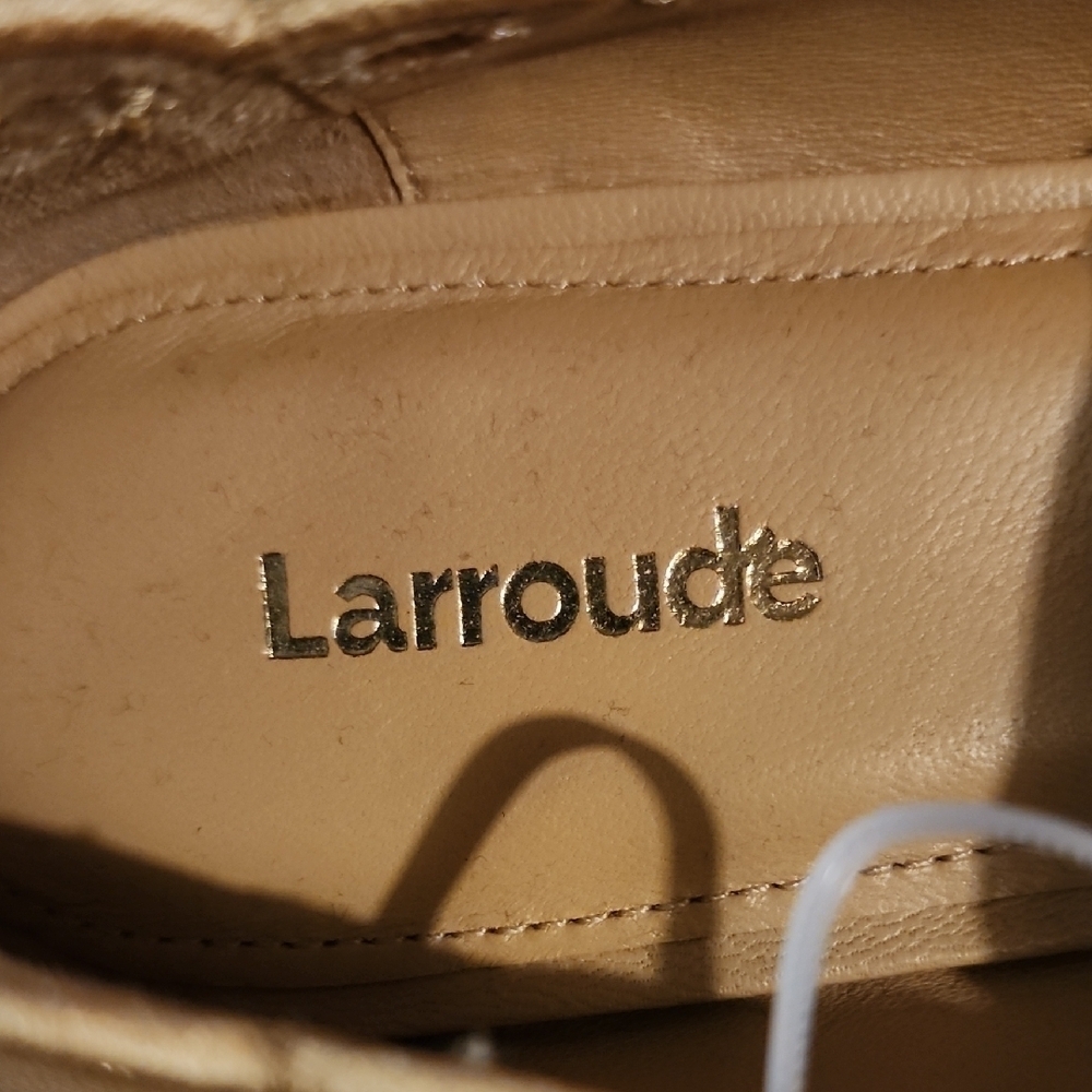 Larroude Beige Scalloped Mary Jane Flats - Picture 2 of 9